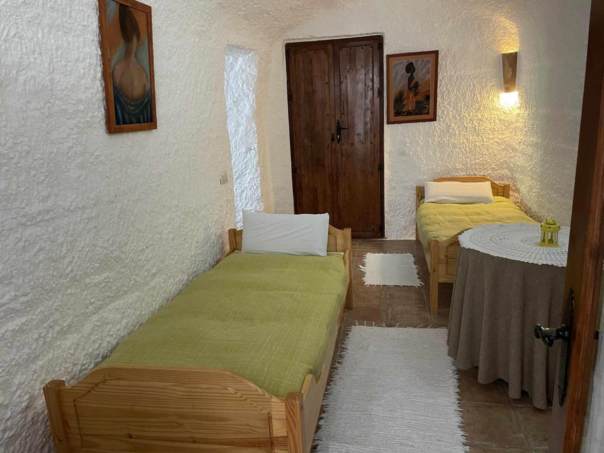 Cueva El Guindas Баса Стая снимка